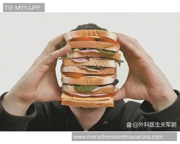 足球明星如何通过科学饮食和高强度训练实现身材管理与健康减重